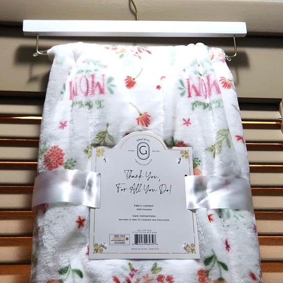 NEW Mothers Day floral motif fleece throw. - Picture 1 of 5